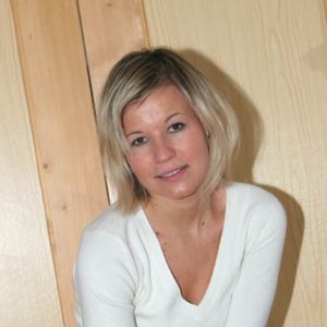 jolie blonde soumise célibataire