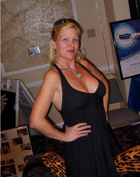 rencontre jeune blonde salope gros seins forte poitrine